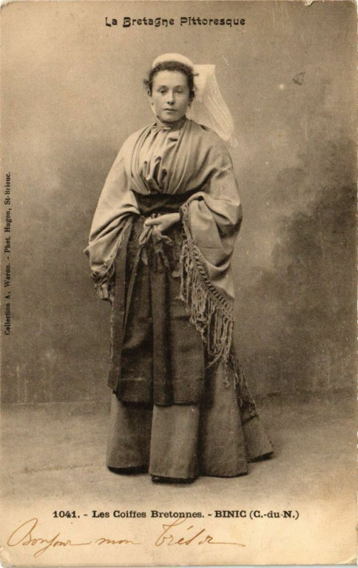 Carte postale ancienne Binic - Les Coiffes Bretonnes