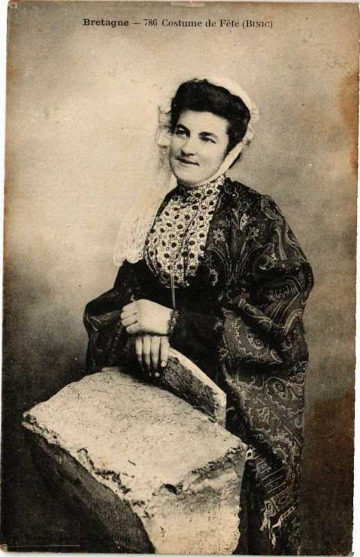 Carte postale ancienne Binic - Costume de Féte