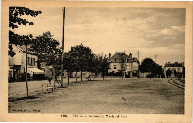 Carte postale ancienne Binic - Avenue de Maréchal Foch