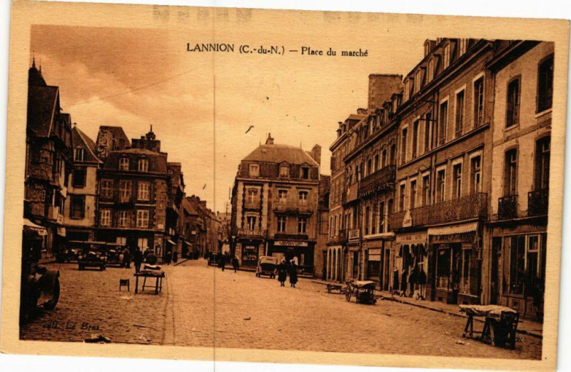 Carte postale ancienne Lannion - Place du Marché à Lannion