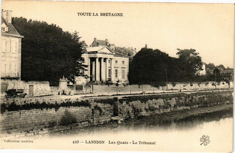 Carte postale ancienne Lannion - Les Quais-Le Tribunal à Lannion