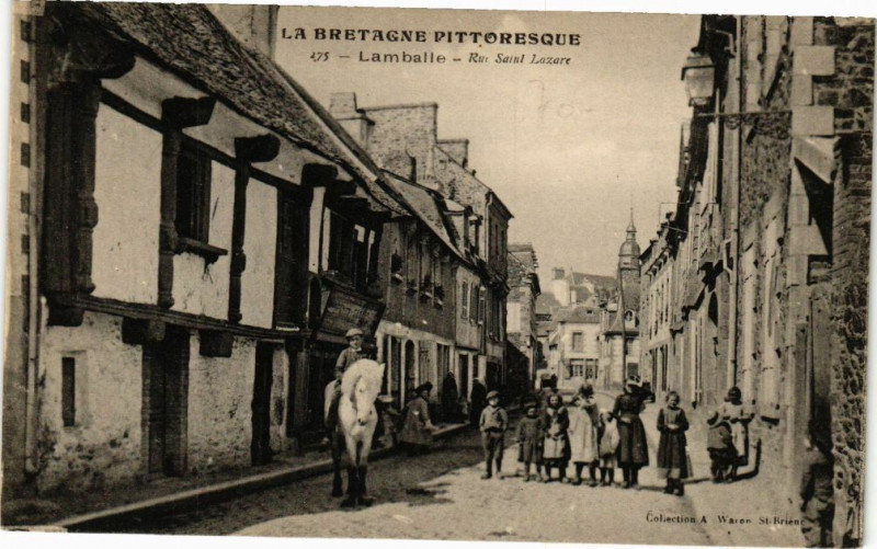 Carte postale ancienne Lamballe - Rue Saint-Lazare