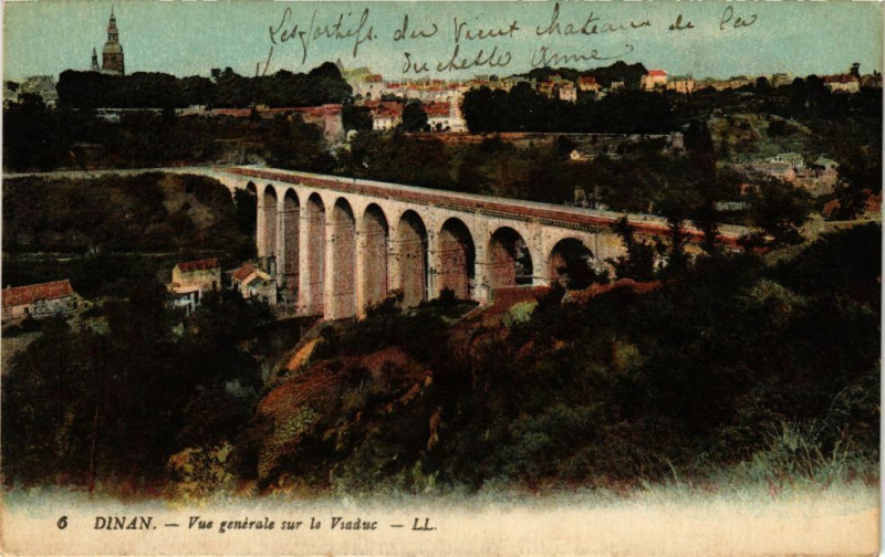 Carte postale ancienne Dinan - Vue générale sur le Viaduc à Dinan