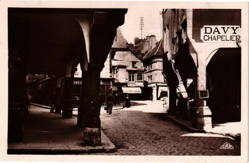 Carte postale ancienne Dinan - Vieilles Maisons rue des Cordeliers à Dinan