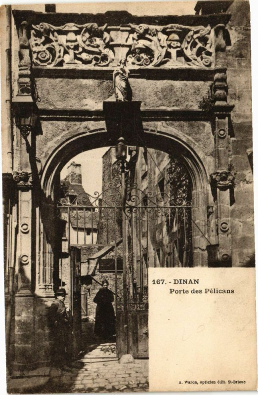 Carte postale ancienne Dinan - Porte des Pélicans à Dinan