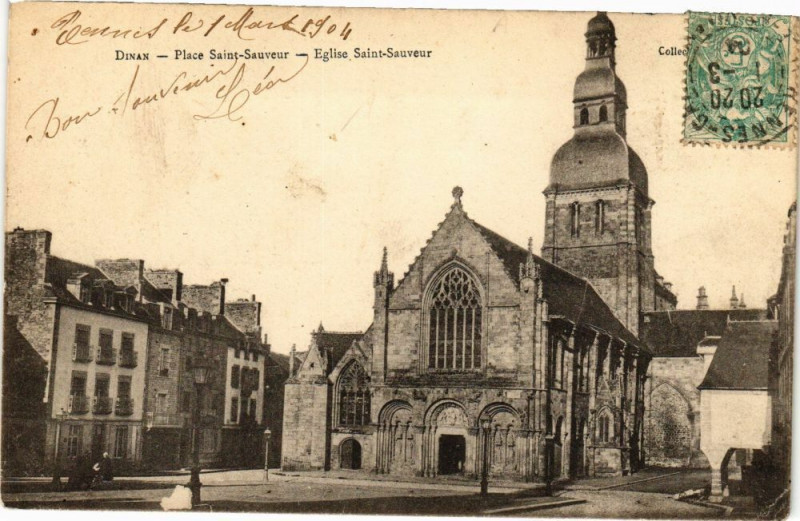 Carte postale ancienne Dinan - Place St-Sauveur-Eglise St-Sauveur à Dinan