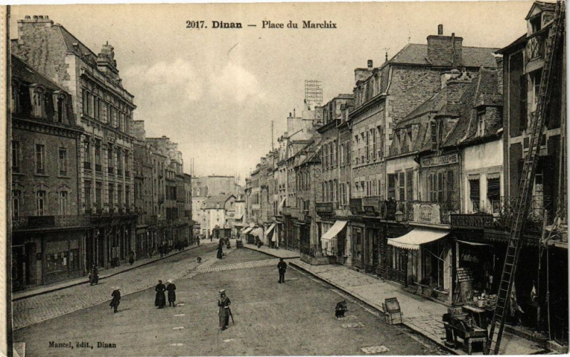 Carte postale ancienne Dinan - Place du Marchix à Dinan
