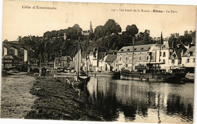 Carte postale ancienne Dinan - Les bords de la Rance-Le Port à Dinan