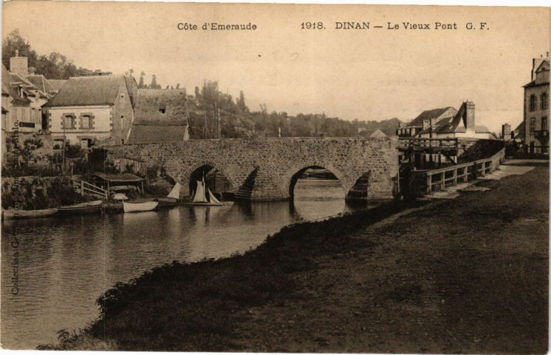 Carte postale ancienne Dinan - Le Vieux Pont à Dinan