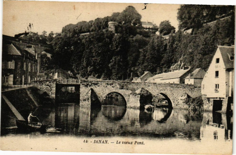 Carte postale ancienne Dinan - Le vieux Pont à Dinan