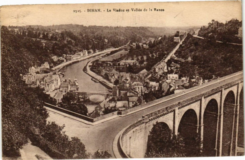 Carte postale ancienne Dinan - Le Viaduc et Vallée de la Rance à Dinan