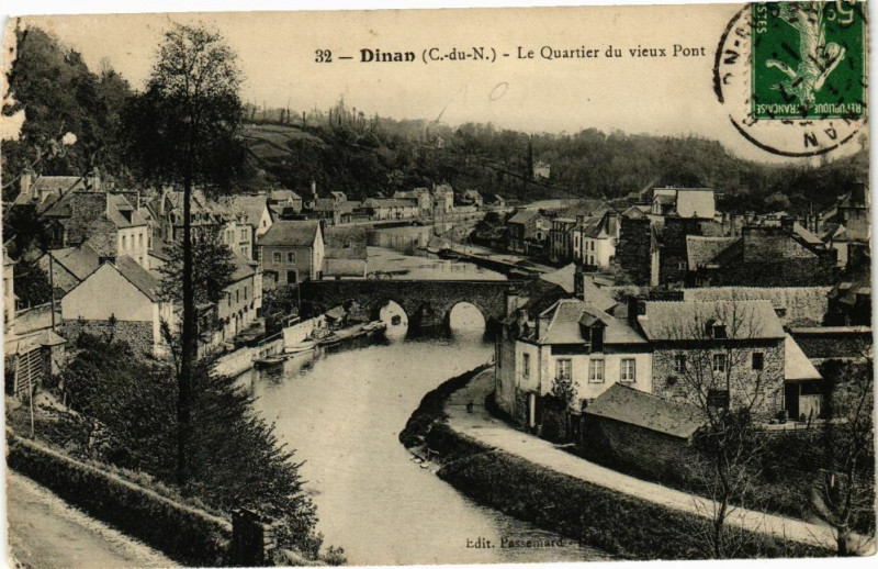 Carte postale ancienne Dinan - Le Quartier du vieux Pont à Dinan