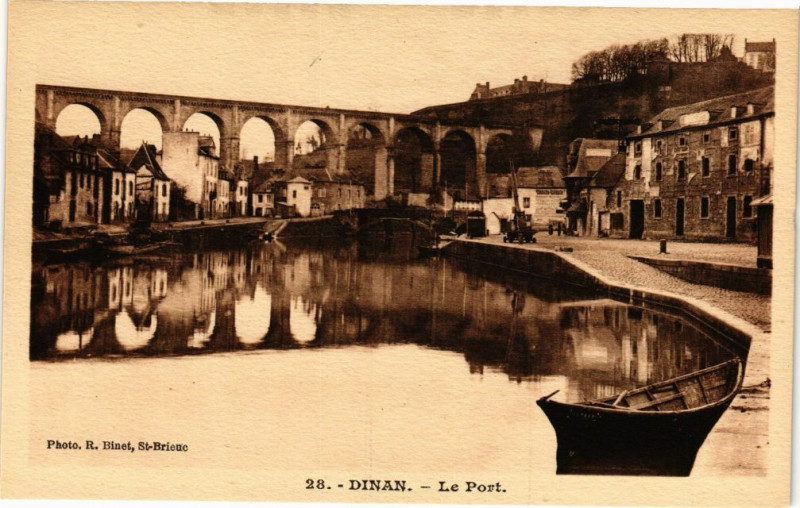 Carte postale ancienne Dinan - Le Port à Dinan