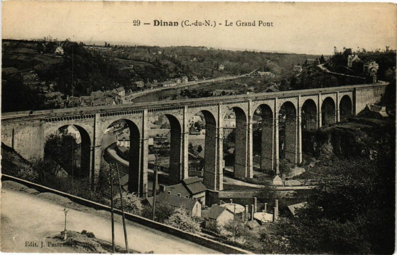 Carte postale ancienne Dinan - Le Grand Pont à Dinan