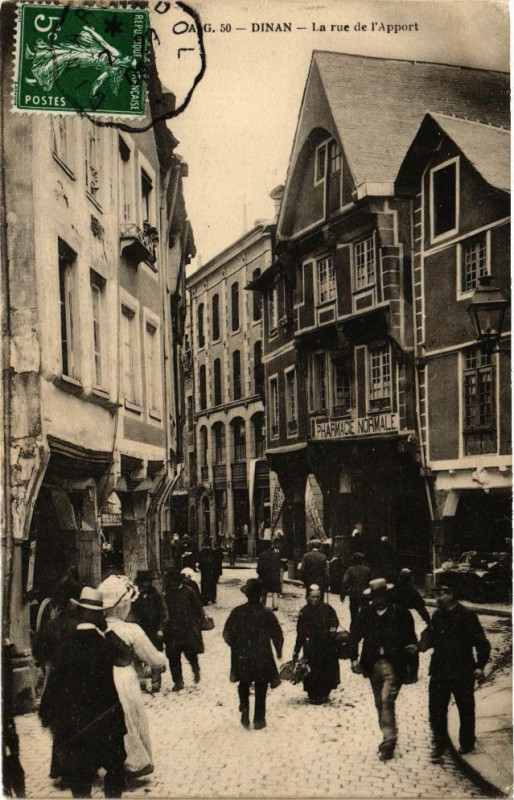 Carte postale ancienne Dinan - La rue de l'Apport à Dinan