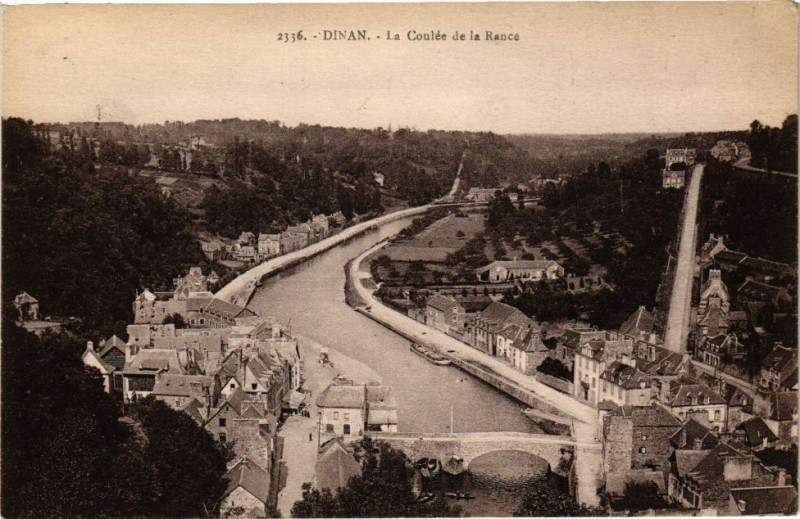 Carte postale ancienne Dinan - La Coulée de la Rance à Dinan