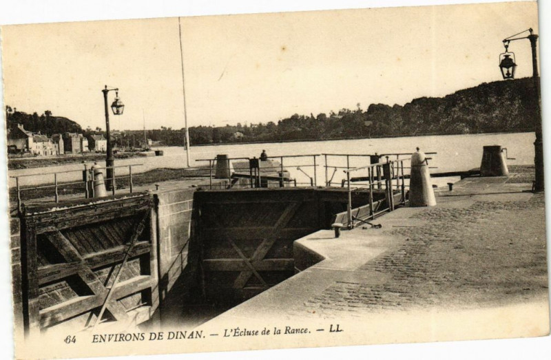 Carte postale ancienne Dinan - L'Ecluse de la Rance à Dinan