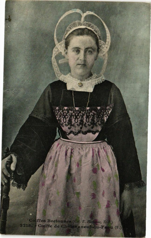 Carte postale ancienne Coiffes Bretonnes-Coiffe de Chateauneuf Faou