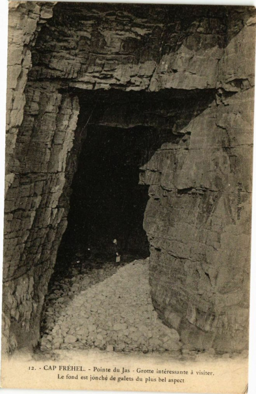 Carte postale ancienne Cap Frehel-Pointe du Jas-Grotte interessante a visiter