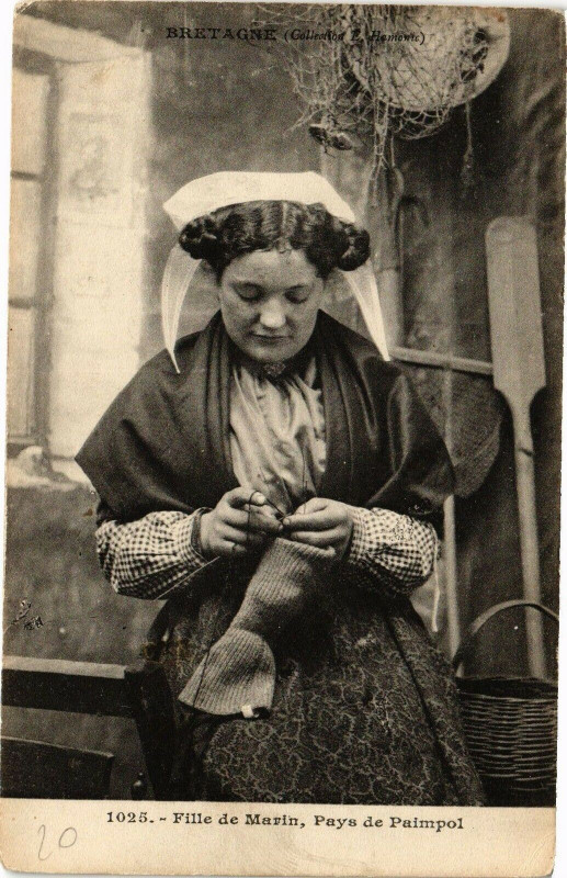 Carte postale ancienne Bretagne - Fille de Marin Pays de Paimpol à Paimpol