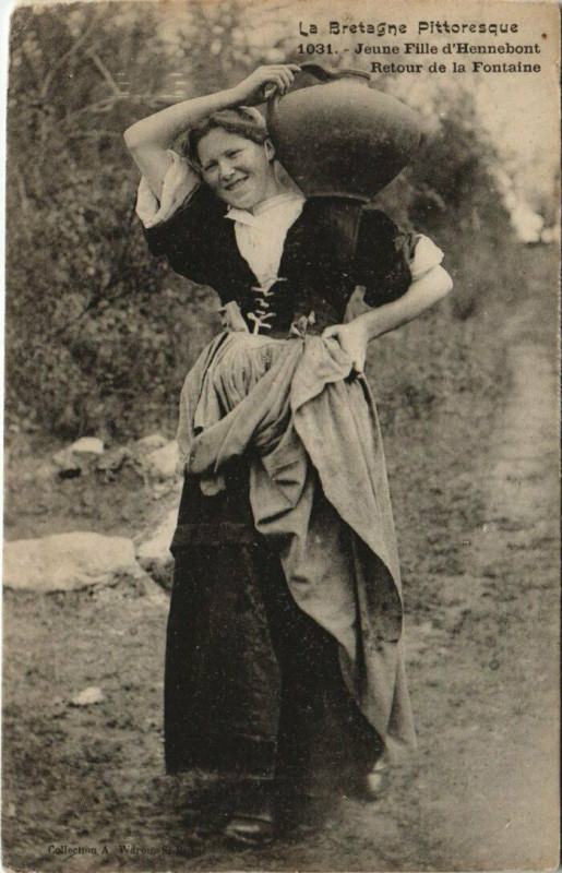 Carte postale ancienne Jeune Fille d'Hennebont Folklore à Hennebont