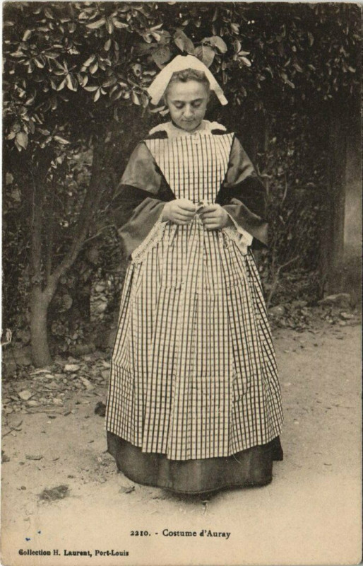 Carte postale ancienne Costume d'Auray Folklore à Auray