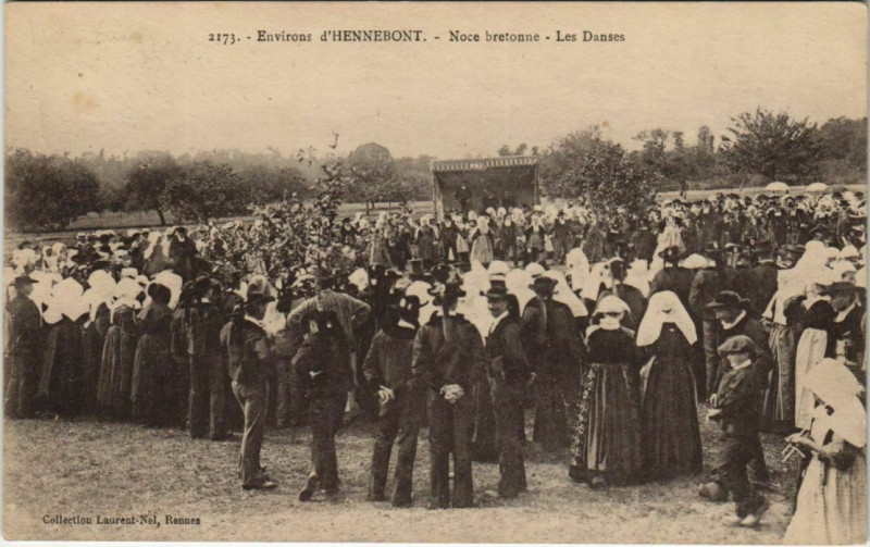 Carte postale ancienne Env. d'Hennebont - Noce Bretonne Folklore à Hennebont