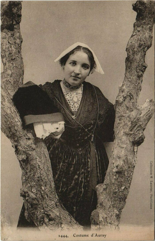Carte postale ancienne Costume d'Auray Folklore à Auray