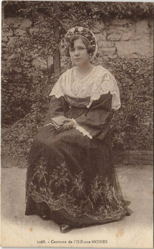 Carte postale ancienne Ile-aux-Moines Costume à Île-aux-Moines