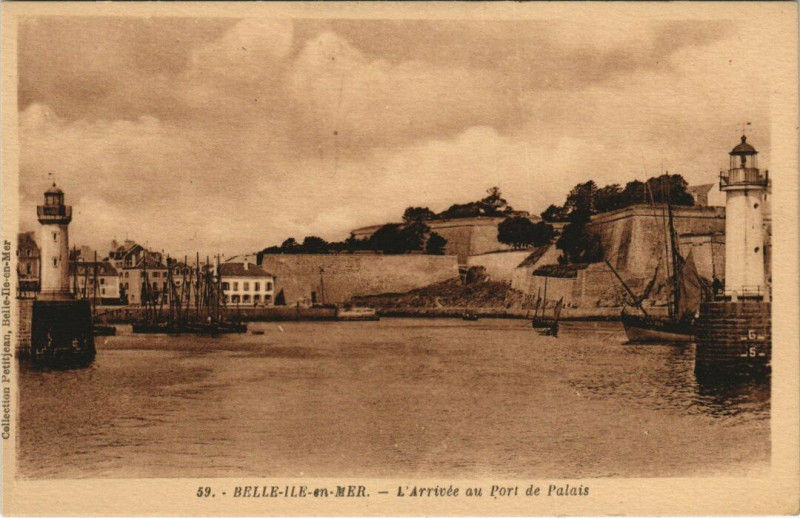 Carte postale ancienne Belle-Ile-en-Mer Arrivée au Port de Palais
