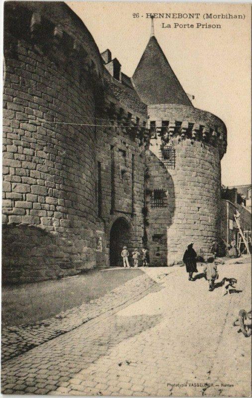 Carte postale ancienne Hennebont Porte Prison à Hennebont