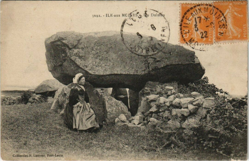 Carte postale ancienne Ile-aux-Moines Un Dolmen à Île-aux-Moines