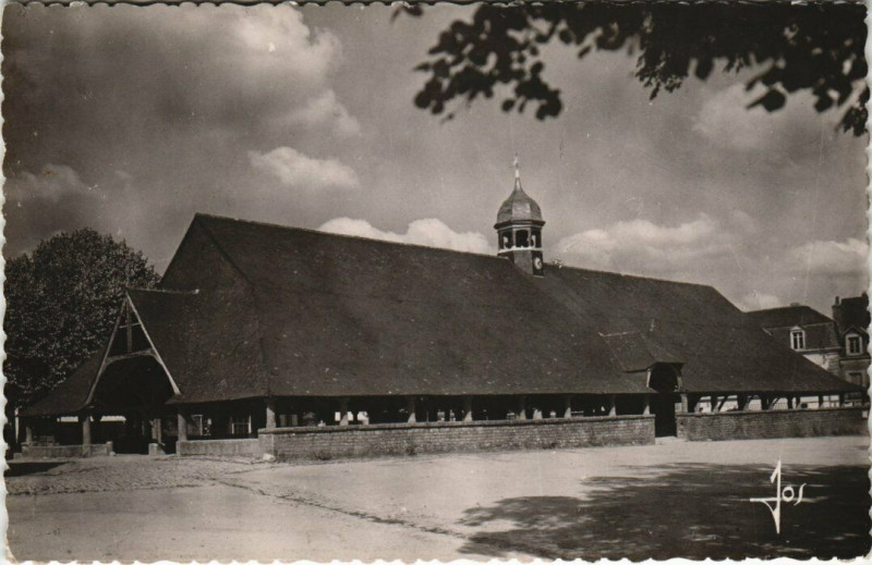 Carte postale ancienne Le Faouet Grandes Halles