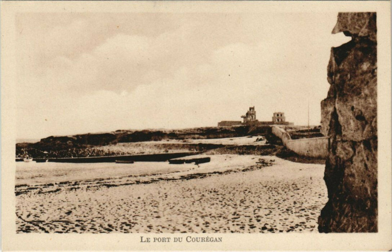 Carte postale ancienne Le Couregan Le Port