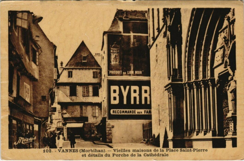 Carte postale ancienne Vannes Place Saint Pierre à Vannes