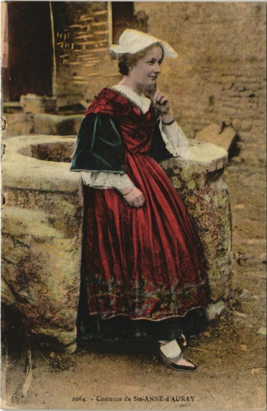 Carte postale ancienne Sainte-Anne-d'Auray Costume à Auray