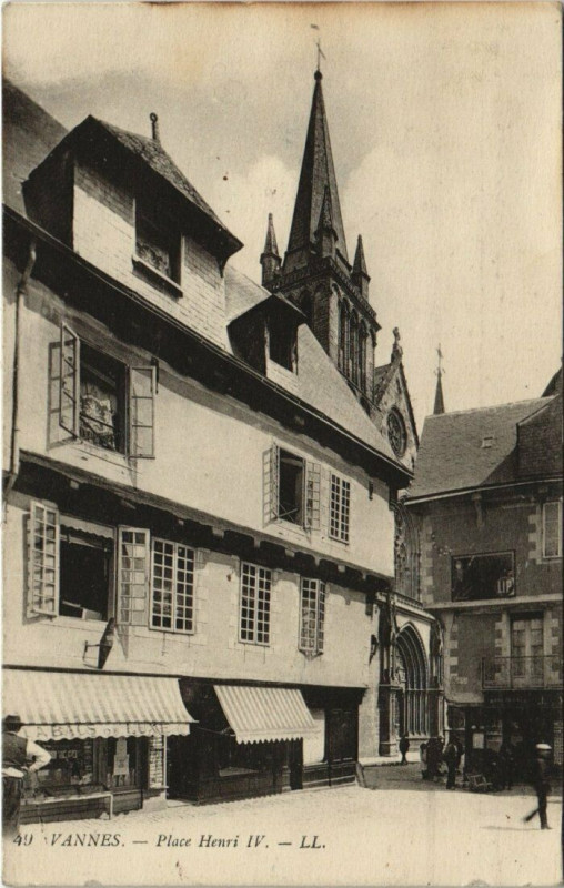 Carte postale ancienne Vannes Place Henri Iv à Vannes