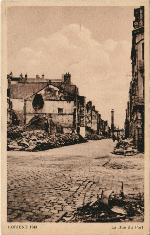 Carte postale ancienne Lorient Rue du Port à Lorient