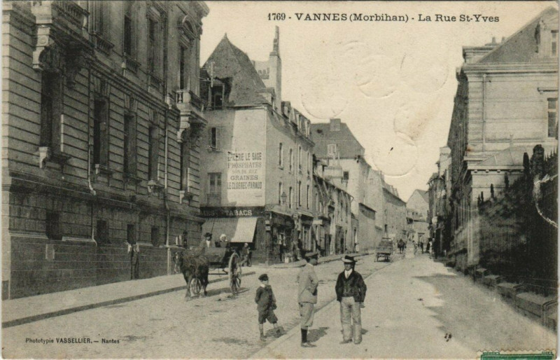 Carte postale ancienne Vannes Rue St-Yves à Vannes