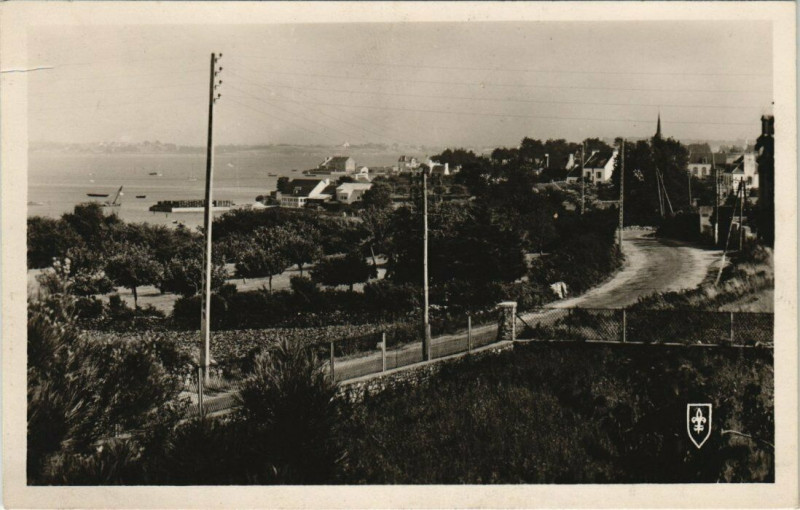 Carte postale ancienne Locmariaquer vue panoramique à Locmariaquer