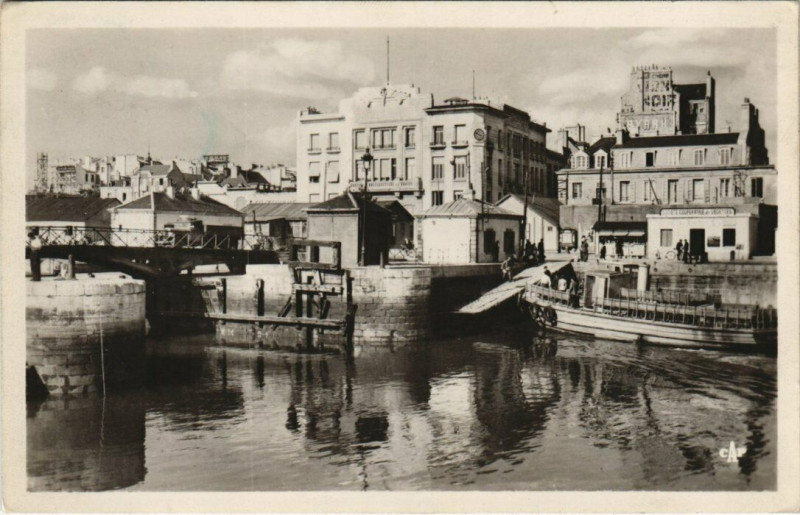 Carte postale ancienne Lorient La Vedette à Lorient