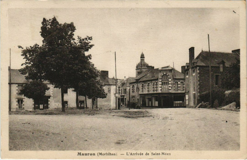Carte postale ancienne Mauron Arrivée de Saint-Méen à Mauron