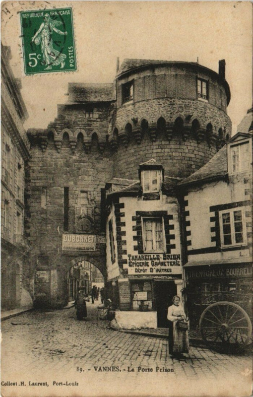 Carte postale ancienne Vannes Porte Prison à Vannes