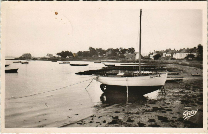 Carte postale ancienne Locmariaquer Un coin du port à Locmariaquer