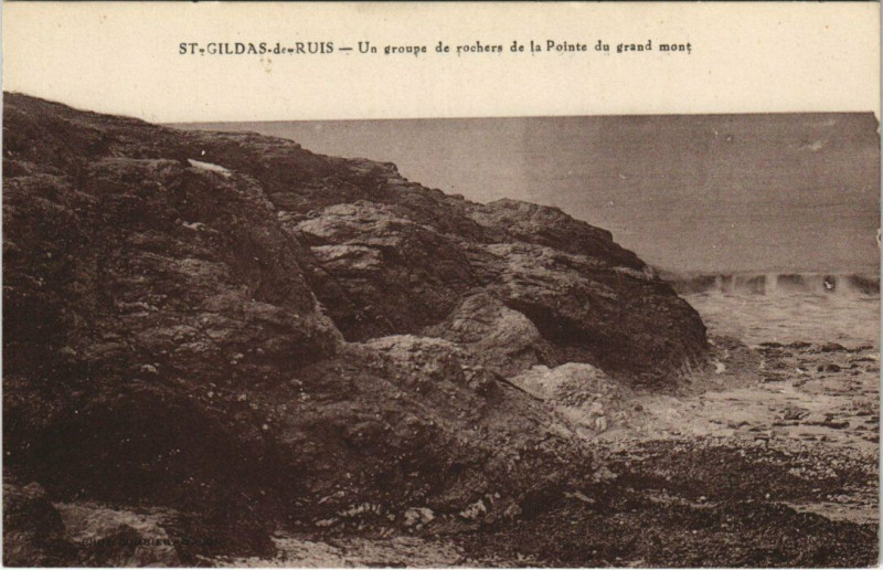 Carte postale ancienne Saint-Gildas-de-Rhuys Groupe de rochers à Saint-Gildas-de-Rhuys