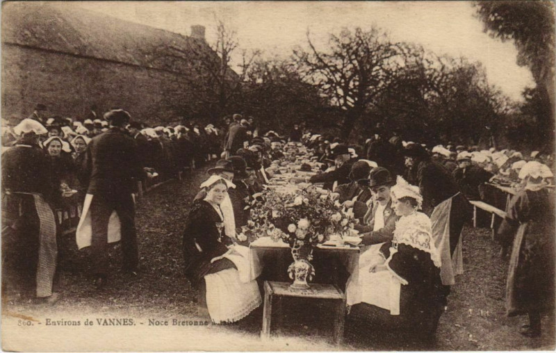 Carte postale ancienne Vannes-Noce Bretonne à Vannes