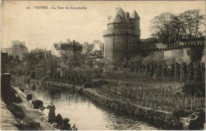 Carte postale ancienne Vannes-La Tour du Connetable à Vannes