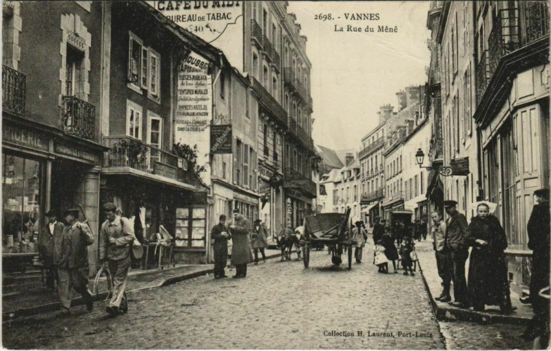 Carte postale ancienne Vannes-La Rue du Mene à Vannes