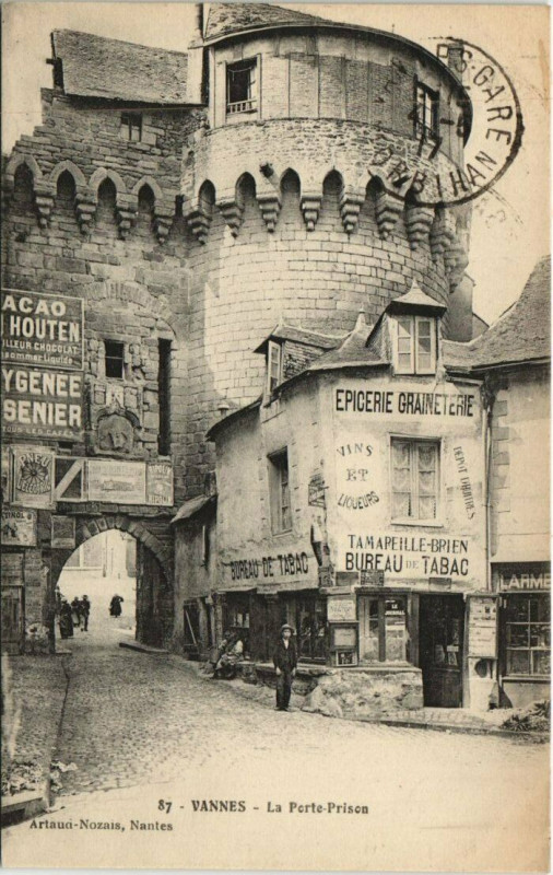 Carte postale ancienne Vannes-La Porte Prison à Vannes