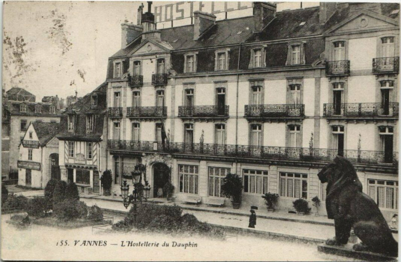 Carte postale ancienne Vannes-L'Hostellerie du Dauphin à Vannes